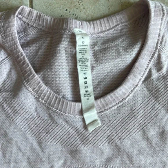 Lululemon run swiftly tech short sleeve shirt hip length - Picture 2 of 3
